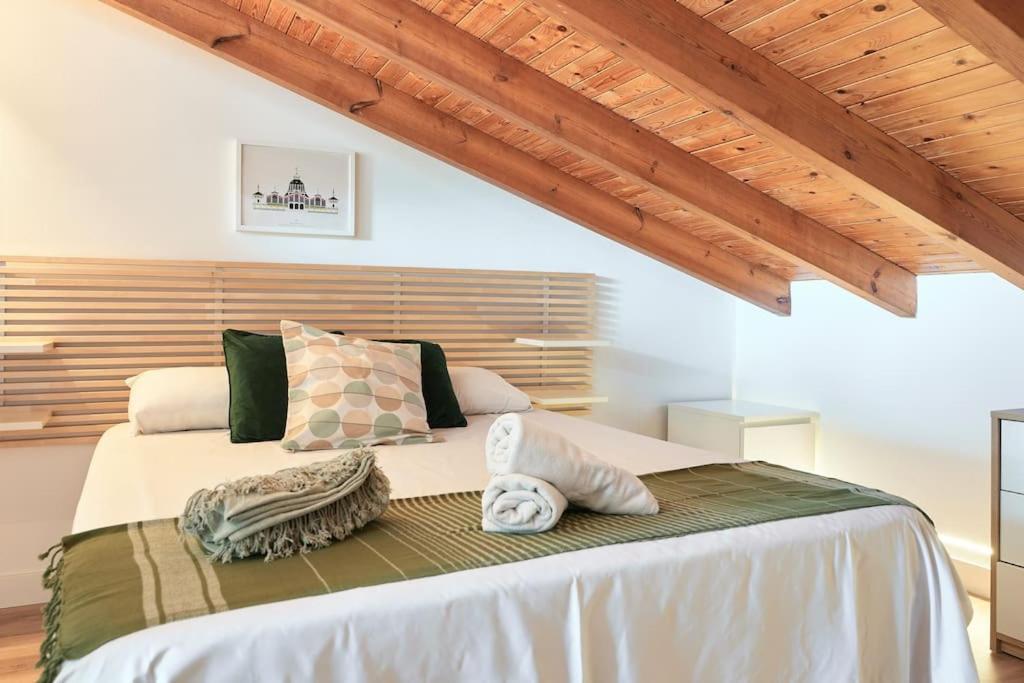 Sunny Cozy Penthouse With A Terrace At Plaza Del Carmen Apartman Valencia Kültér fotó