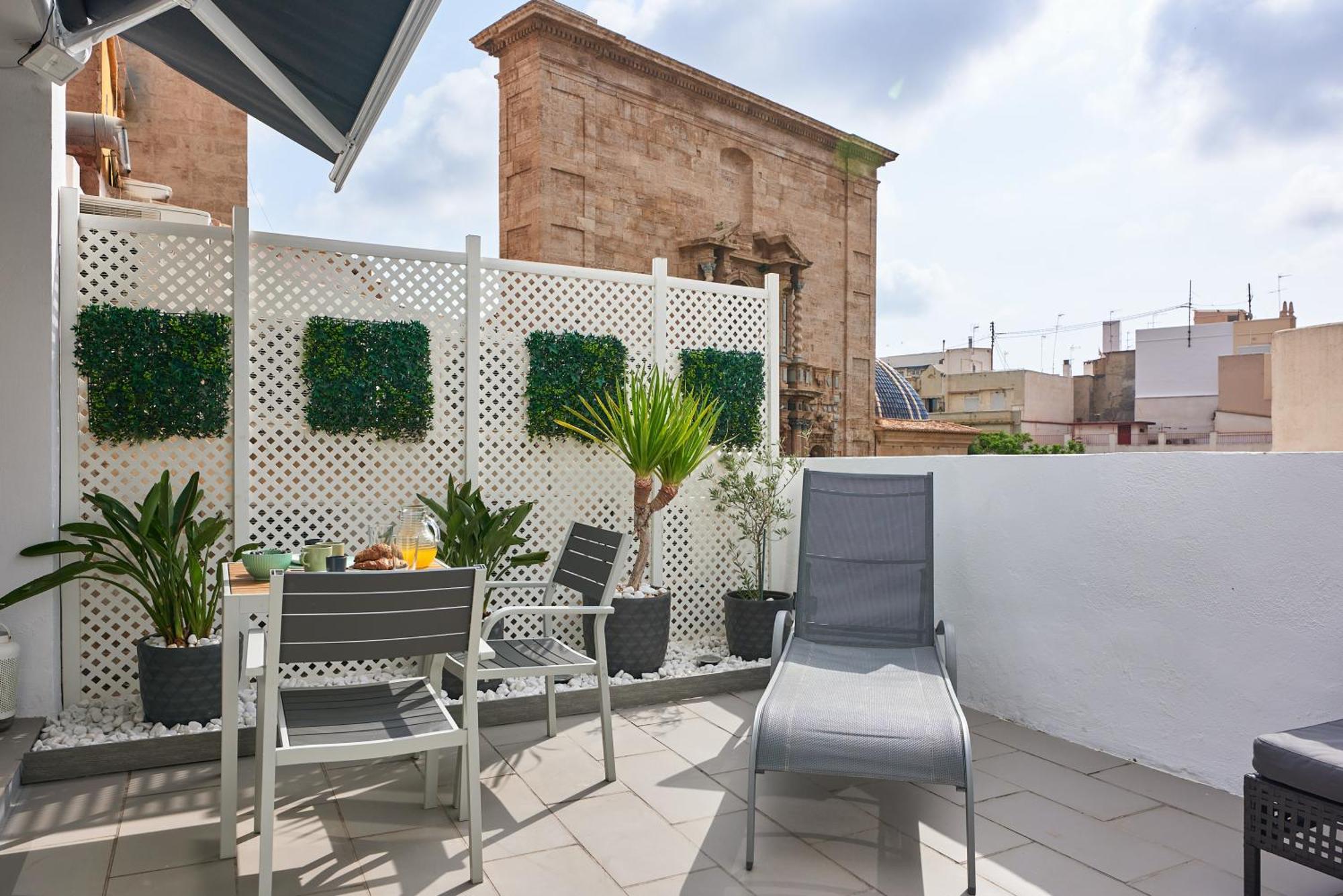 Sunny Cozy Penthouse With A Terrace At Plaza Del Carmen Apartman Valencia Kültér fotó